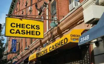 Encaisser un chèque sans compte bancaire : les solutions alternatives à connaître