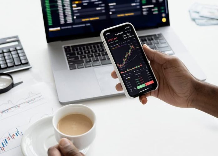 Trader avec une smartphone