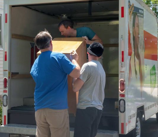 Louer un utilitaire à Paris facilite vraiment votre déménagement réussi