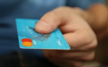 Quelles sont les cartes bancaires destinées aux adolescents ?