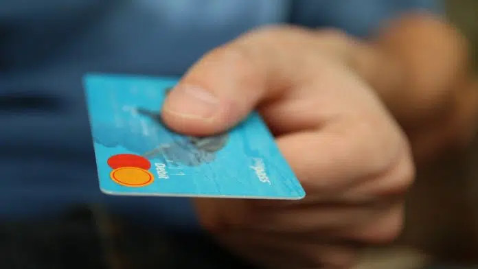 Quelles sont les cartes bancaires destinées aux adolescents ?